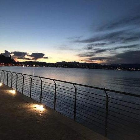 Doctor House Desenzano Apartment Desenzano del Garda Exterior foto