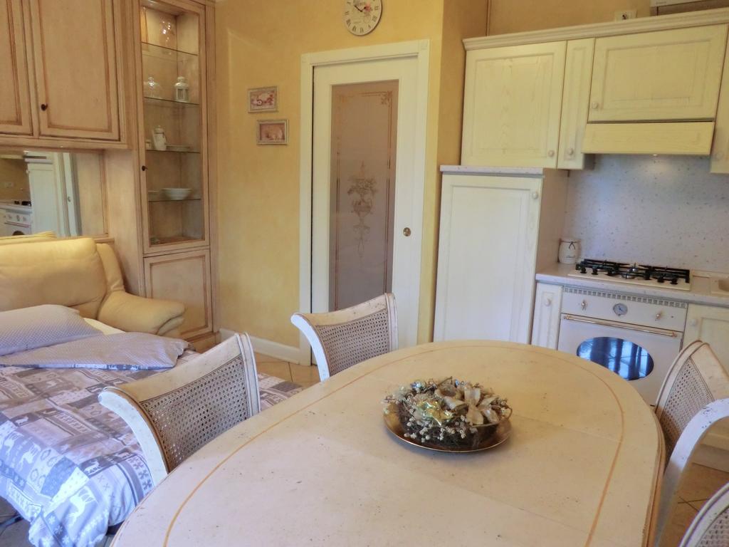 Doctor House Desenzano Apartment Desenzano del Garda Exterior foto