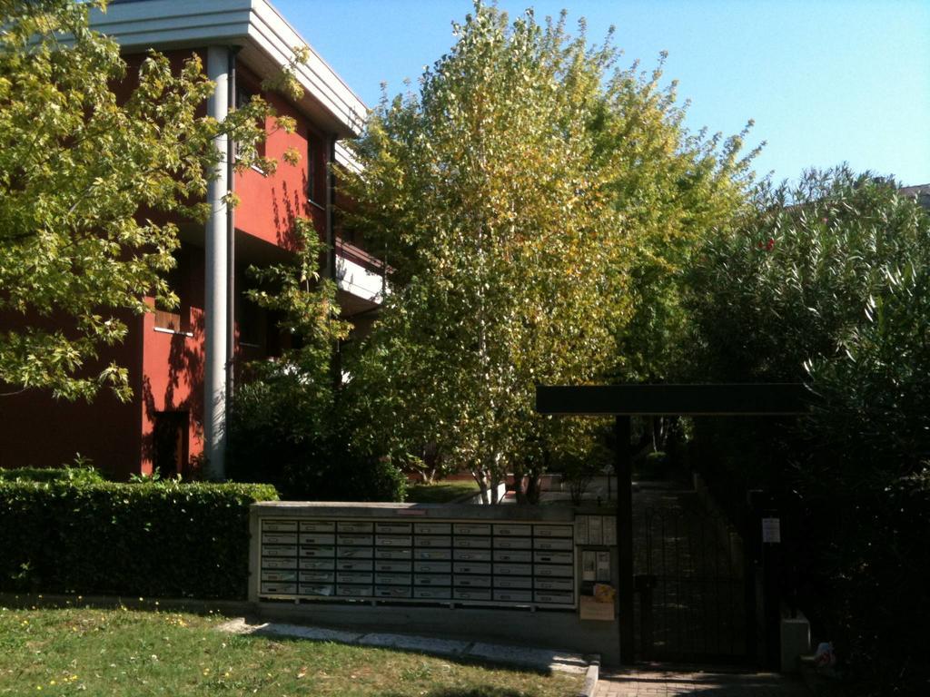 Doctor House Desenzano Apartment Desenzano del Garda Exterior foto