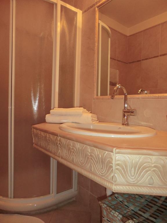 Doctor House Desenzano Apartment Desenzano del Garda Exterior foto